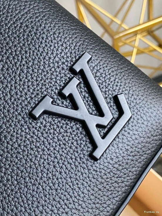 First bag ru LOUIS POUCH IPAD VUITTON 0716